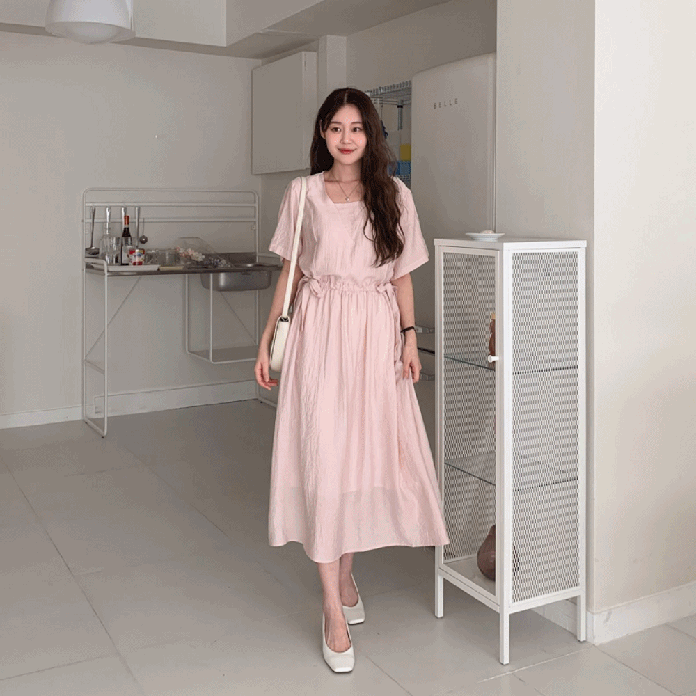 Pastel elegant dress modleaf