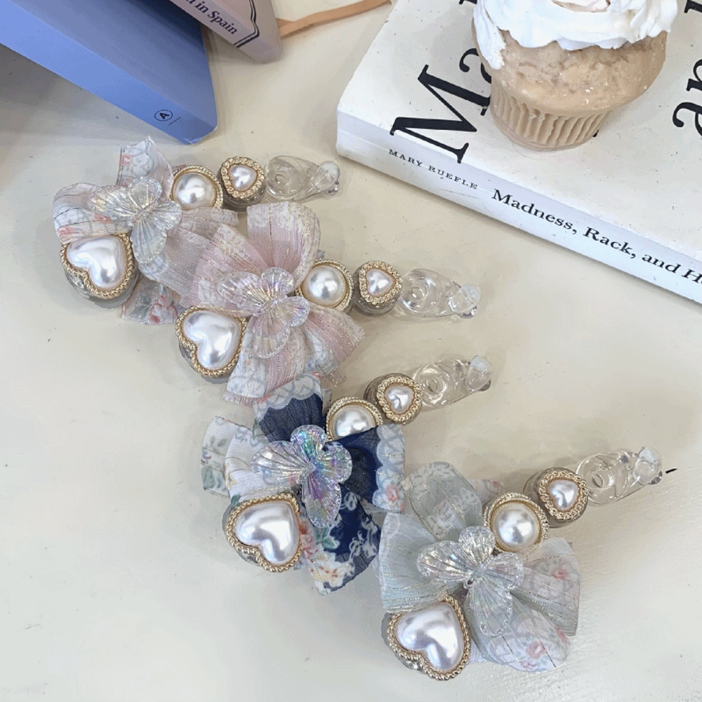 Ribbon heart banana pin modleaf